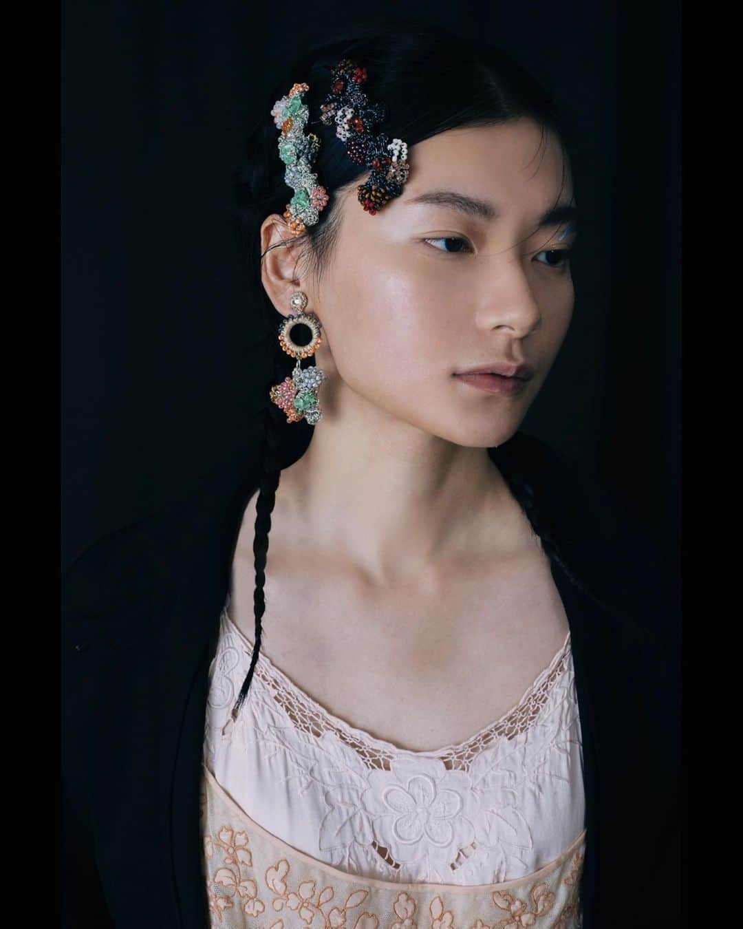 蓮沼千紘さんのインスタグラム写真 - (蓮沼千紘Instagram)「💎💐. . hairpiece:sold earring 2stock @oilbybt  shop&EC . .  〈OIL  Accessory  fair〉 場所  OILby美術手帖  東京都渋谷区宇田川町15-1 渋谷PARCO 2階 店頭販売期間　 2020年11月18日から12月25日まで。 11月25日よりOILby美術手帖ECサイトでも販売中です。 店頭入荷の数日後にアップされますので店頭で売り切れの場合は掲載がありません。  #shinshinaneddy #aneddy #oilbybt #oilby美術手帖  #渋谷parco  #chihirohasunuma  #knitwork #handwork  #earrings  #accessory #beadsaccessory」12月16日 12時32分 - knitchihiro