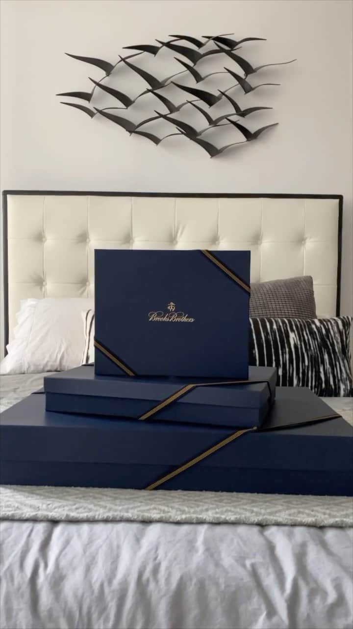 のインスタグラム：「Inside every #BrooksBrothers box is a memory (and in @motiankari’s case, a Feliz Navi-dog) in the making. There’s still time to make memories this year –– just order by 12/19 with two day shipping. #MyBrooksBox #HolidayGifts」