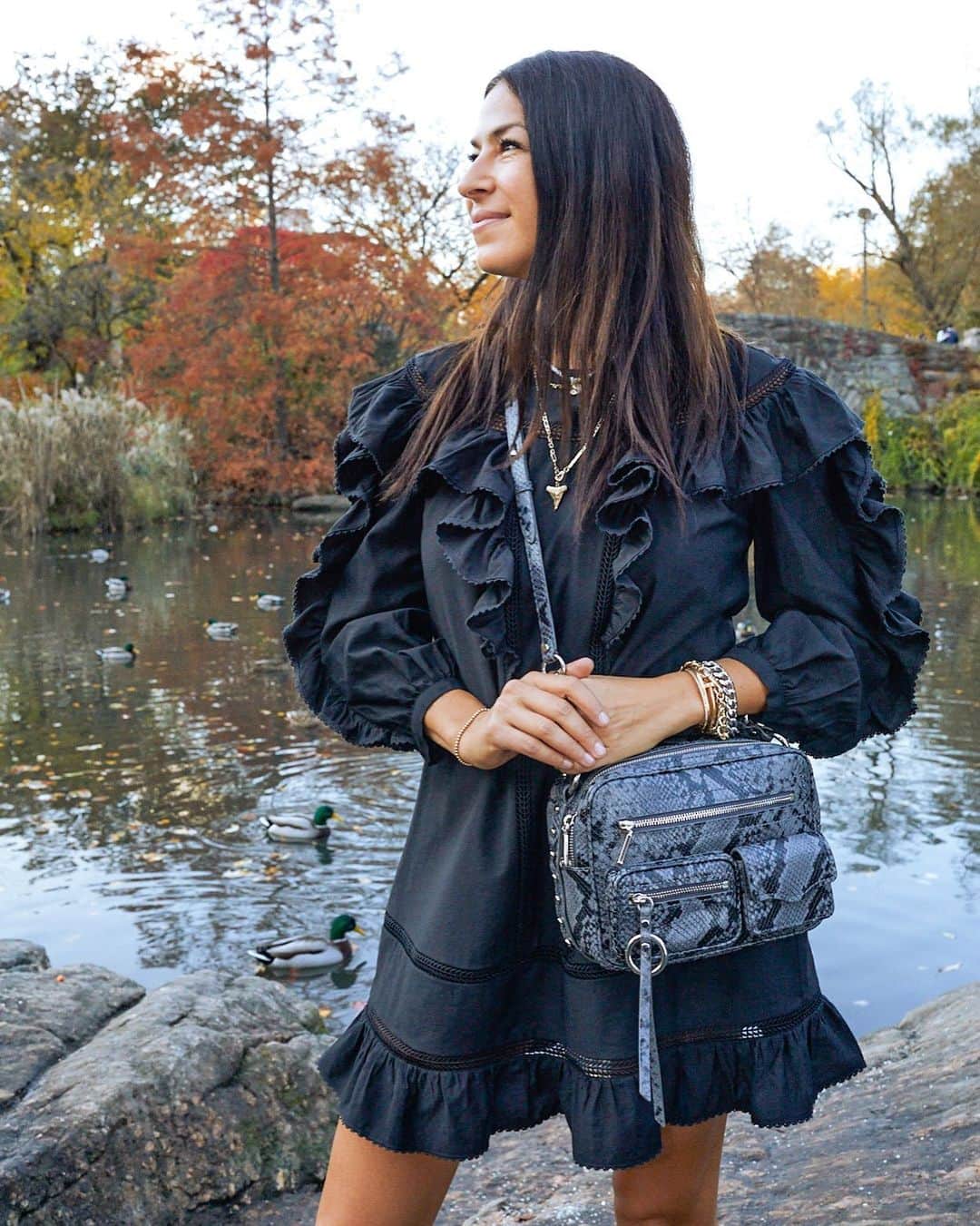 のインスタグラム：「There are dresses, and then there are ruffled dresses, I’ll take that and the bag please 🙌🏼」