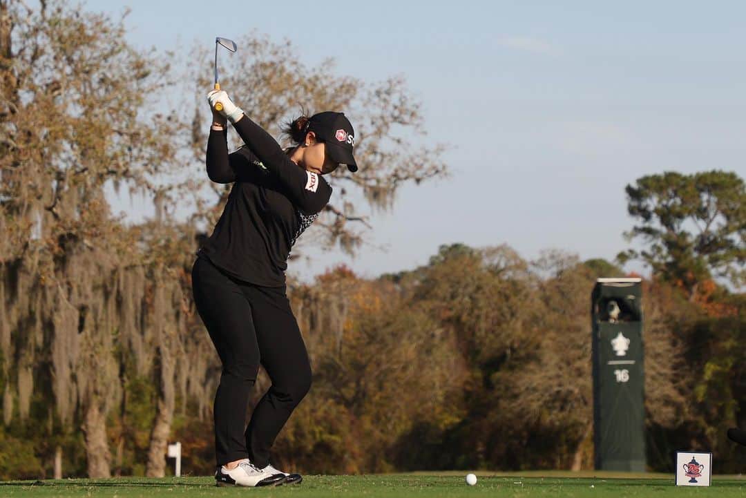 モリヤ・ジュタヌガーンのインスタグラム：「Though it may not have been the Monday-finish I was hoping for, I really had a good time in Houston! Thank you @usga for hosting our most traditional and final major of the year⛳️ The courses and weather was a true challenge...but not everyday you get to enjoy @USWomensOpen conditions alongside your sister 😉👭🤟🏽 Taking all the positives to next week #OneMoreToGo #momoriya #uswo #SCG #Betagro #KBank #SiamPiwat #jdxmultisports #cotto」