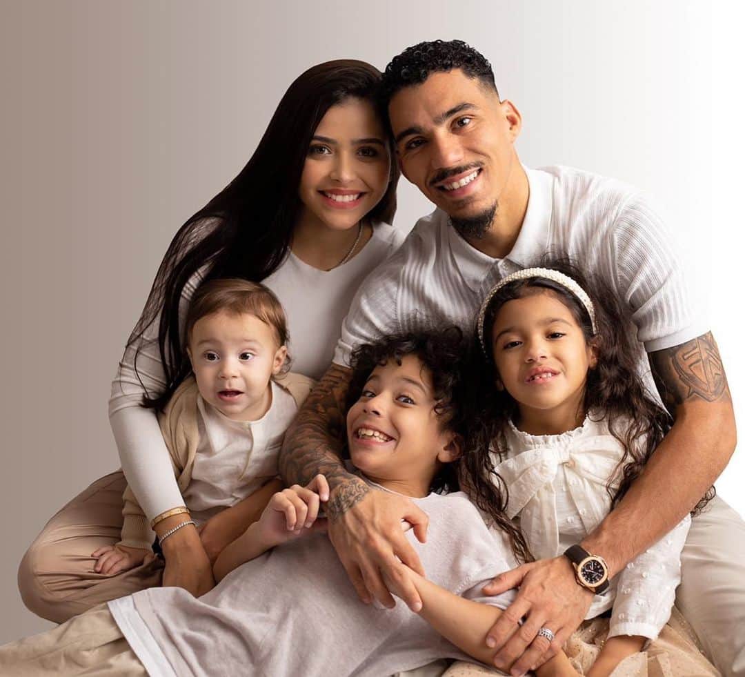 のインスタグラム：「Grato a Deus por ter vcs ao meu lado ❤️🙌🏽」