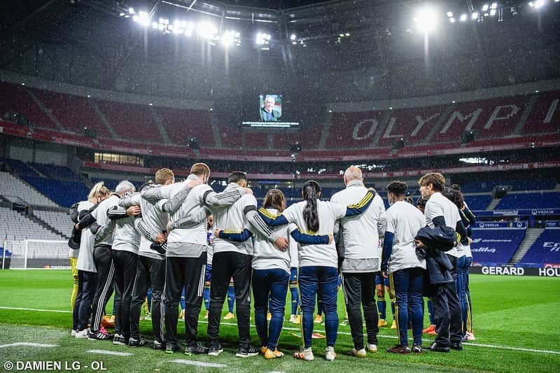 熊谷紗希さんのインスタグラム写真 - (熊谷紗希Instagram)「La qualification pour les huitièmes de finale de l’ @uwcl 👊🏻 Bravo la team @ol 🔴🔵👏🏻#pourGérard#MerciGérard 📸 @damienlgphoto」12月16日 7時42分 - kumagai1017