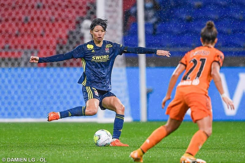 熊谷紗希さんのインスタグラム写真 - (熊谷紗希Instagram)「La qualification pour les huitièmes de finale de l’ @uwcl 👊🏻 Bravo la team @ol 🔴🔵👏🏻#pourGérard#MerciGérard 📸 @damienlgphoto」12月16日 7時42分 - kumagai1017