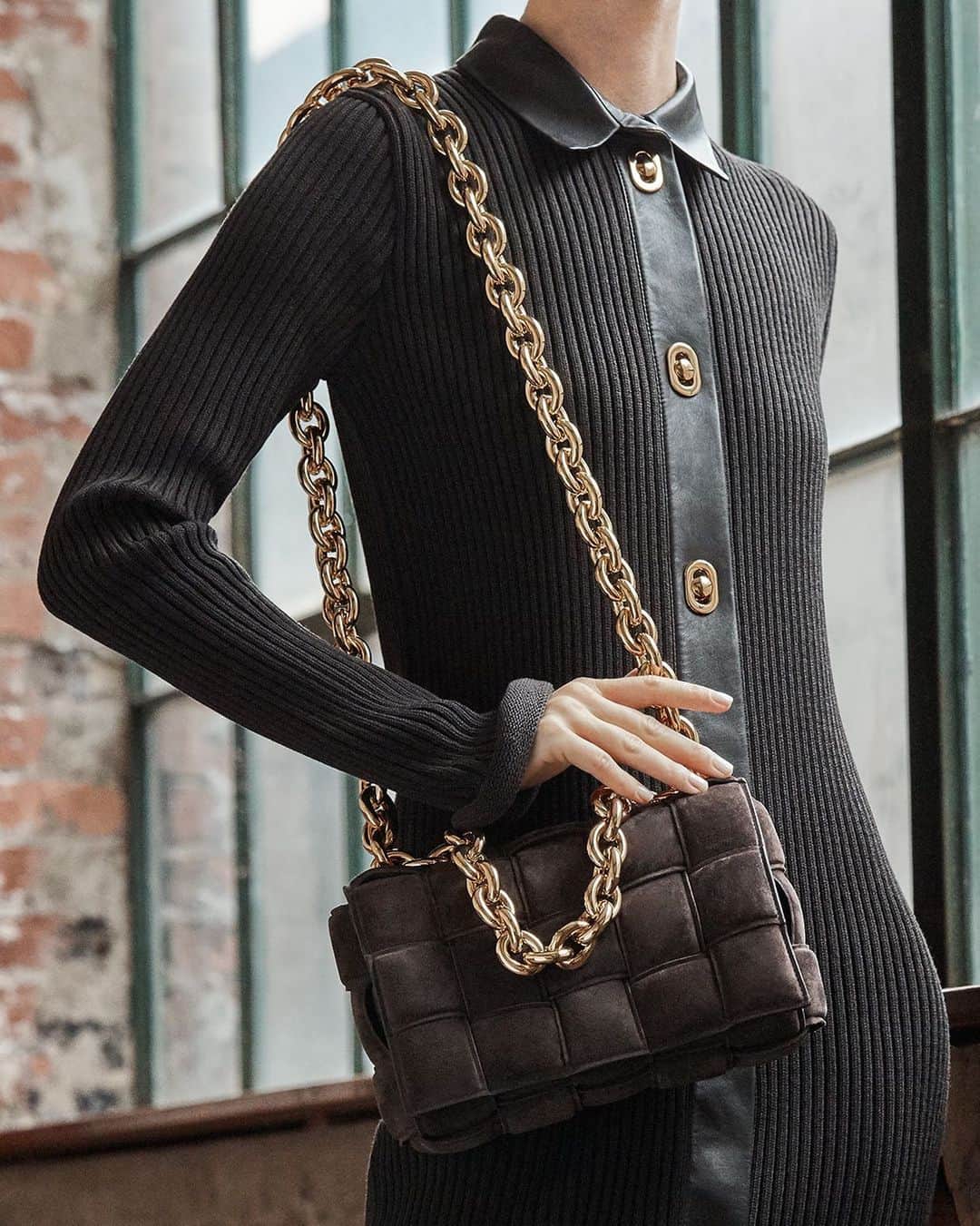 Saks Fifth Avenueのインスタグラム：「HANDBAG HEROES: The @bottegaveneta bag you'll treasure forever? That's the coveted Cassette crossbody we're adding to the top of our wishlist. #SaksStyle」