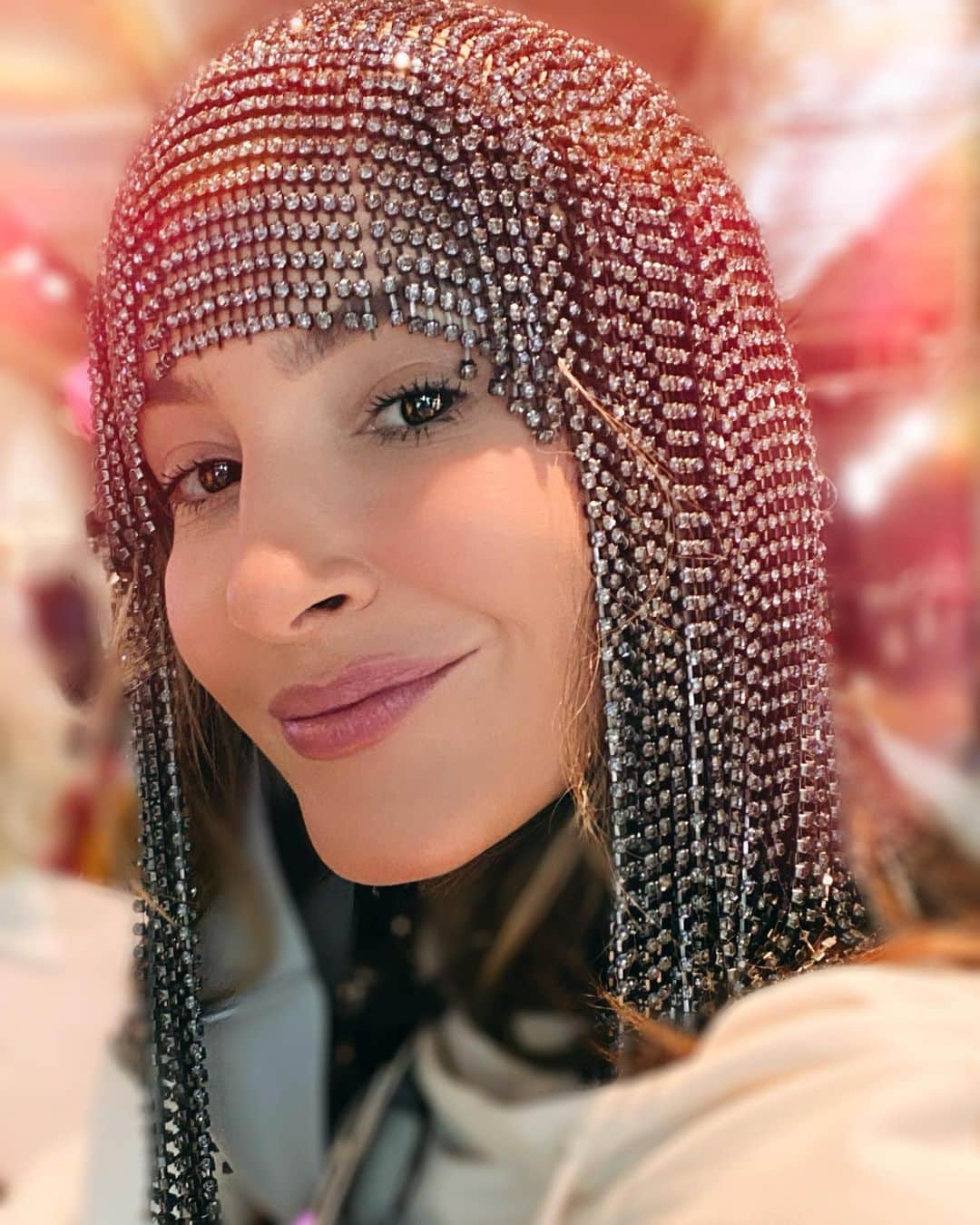 Claudia Leitteのインスタグラム：「Capacete 💪🏼 Eu me sinto uma mulher forte! Um #Mulherao!!! Ps. Meu EP #solasol tá disponível em todas as plataformas digitais.」