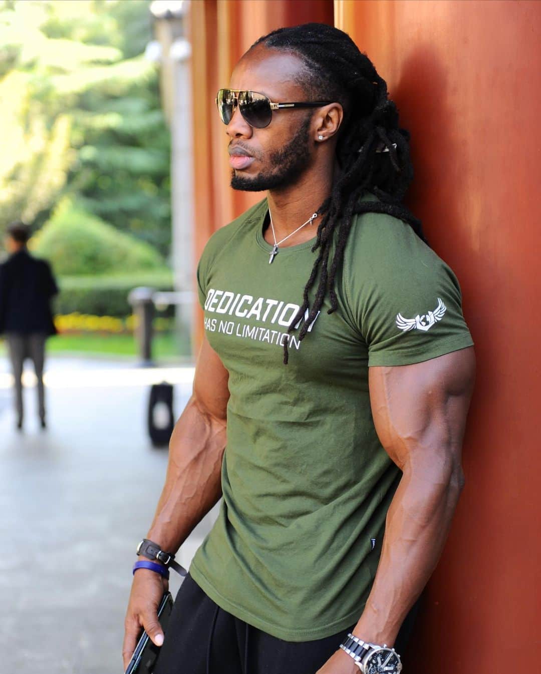 Ulissesworldさんのインスタグラム写真 - (UlissesworldInstagram)「@uapparelworld Green Dedication Tee 🔥👕 LINK IN BIO👆 Free Shipping to USA 🇺🇸 & Europe on all orders above £150 _ Joggers, Tee’s, Socks & lifting accessories available at WWW.UAPPARELWORLD.COM _ #uapparelworld #ulissesworld #dedicationhasnolimitation」12月16日 8時27分 - ulissesworld