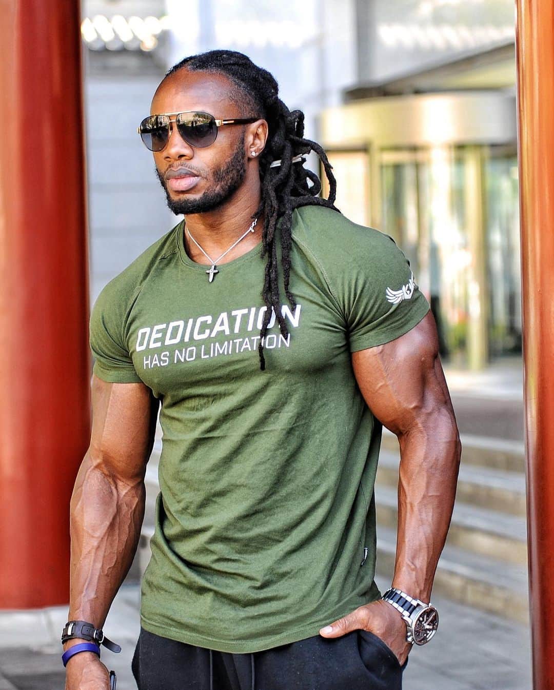 Ulissesworldさんのインスタグラム写真 - (UlissesworldInstagram)「@uapparelworld Green Dedication Tee 🔥👕 LINK IN BIO👆 Free Shipping to USA 🇺🇸 & Europe on all orders above £150 _ Joggers, Tee’s, Socks & lifting accessories available at WWW.UAPPARELWORLD.COM _ #uapparelworld #ulissesworld #dedicationhasnolimitation」12月16日 8時27分 - ulissesworld