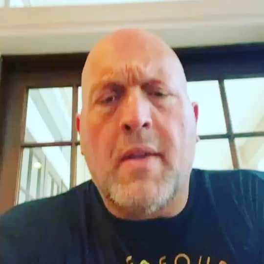 ロニー・ラドクのインスタグラム：「Thank you @wwethebigshow ❤️🙏🏻」