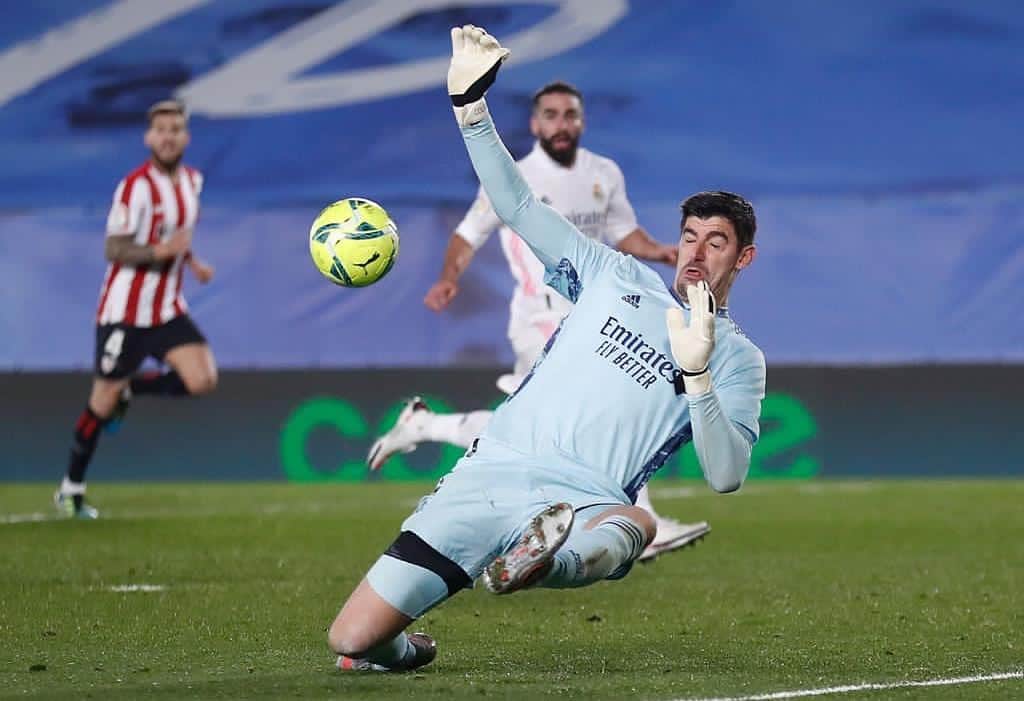 ティボ・クルトゥワのインスタグラム：「Gran victoria! Sufriendo hasta el final para conseguirlo pero los 3 puntos se quedan en casa! Seguimos madridistas! #HalaMadrid」