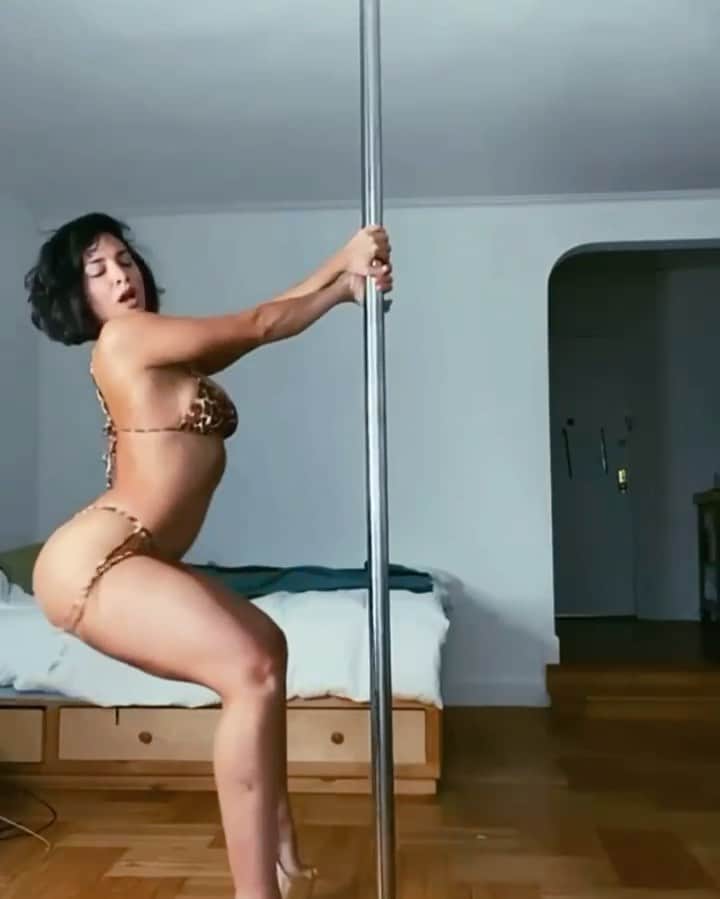 ジャッキー・クルーズのインスタグラム：「Melba, Traime el cafe. Wow, No puedo con esto. Te pasaste mami 🔥 🔥 🔥 Gracias por bailar mi música mamita linda @marymargonzalez  mucho amor para ti. 🇵🇷 you’re gonna have to work. Music link in bio.」