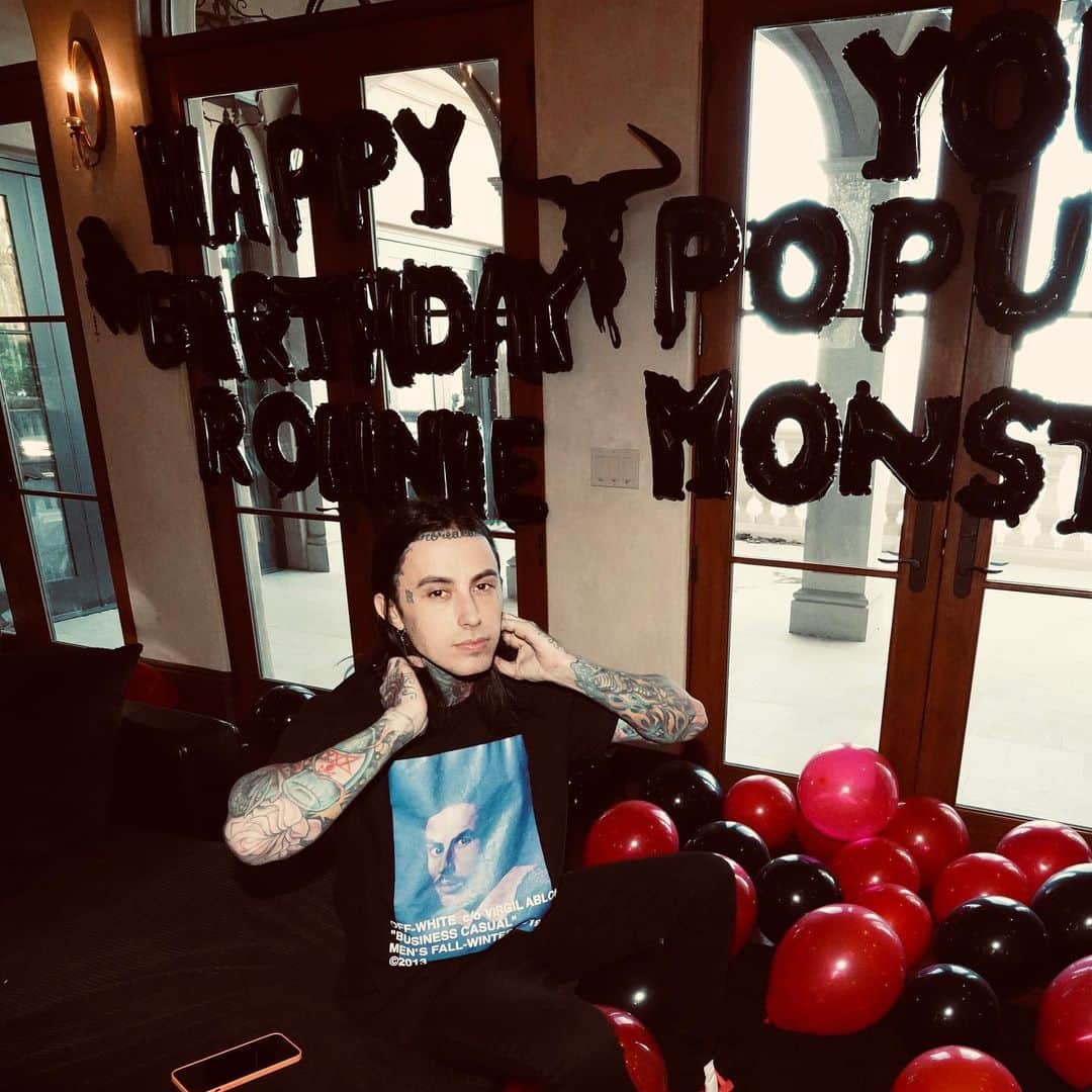 ロニー・ラドクのインスタグラム：「Birthday stream I’m live twitch.tv/ronnieradke」