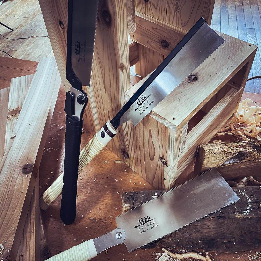 のインスタグラム：「Dozuki (dovetail) Folding Saw 8″ Dozuki (Dovetail) 9-1/2″ Ryoba (Double Edge)  #suizan #japanesesaw #japanesesaws #japanesetool #japanesetools #japaneseplane #craftman #craftmanship #pullsaw #dovetail #dovetailsaw #handsaw #woodwork #woodworker #woodworkers #woodworking #woodworkingtools #furnitureworkshop #furnituredesign #furnituremakeover #furnituremaker #suizanjapan」