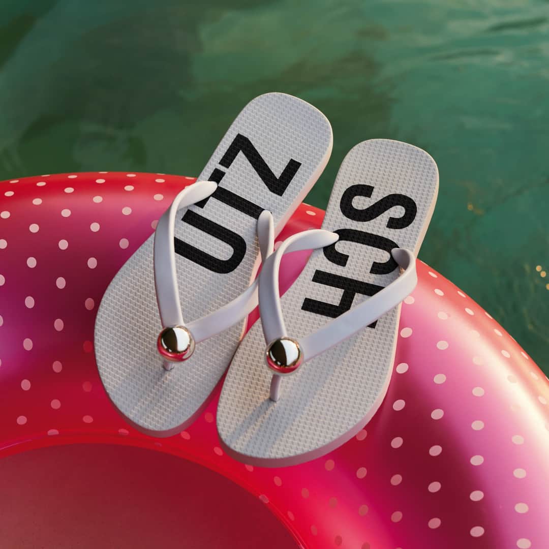 Schutzのインスタグラム：「FLOATING THROUGH THE SUMMER WITH SCHUTZ JELLYS ❤️ #schutzjellys」