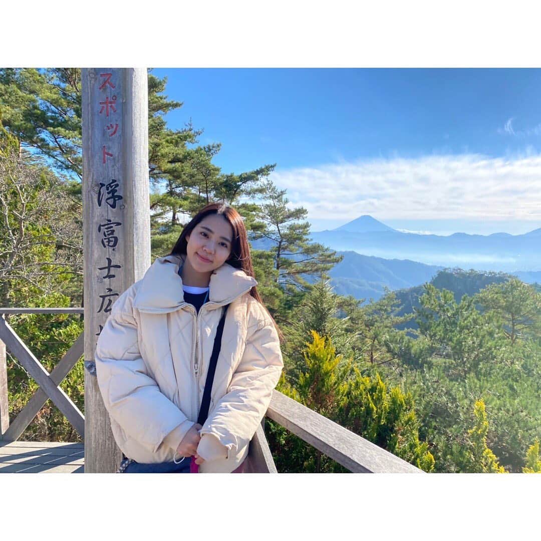 伴優香のインスタグラム：「﻿ ﻿ 11月に山梨の昇仙峡に行ってきました。﻿ ﻿ 山梨は母親の実家なんですが﻿ 昇仙峡に行った事は無かったので﻿ 行けて良かったなぁ。﻿ ﻿ 自然の力はすごいですね🗻﻿ ﻿ 心がスーッと解けました。﻿ また行きたい☺️﻿ ﻿ ﻿ #昇仙峡 #山梨県 #富士山  #自然に癒される #今年ももう少し」