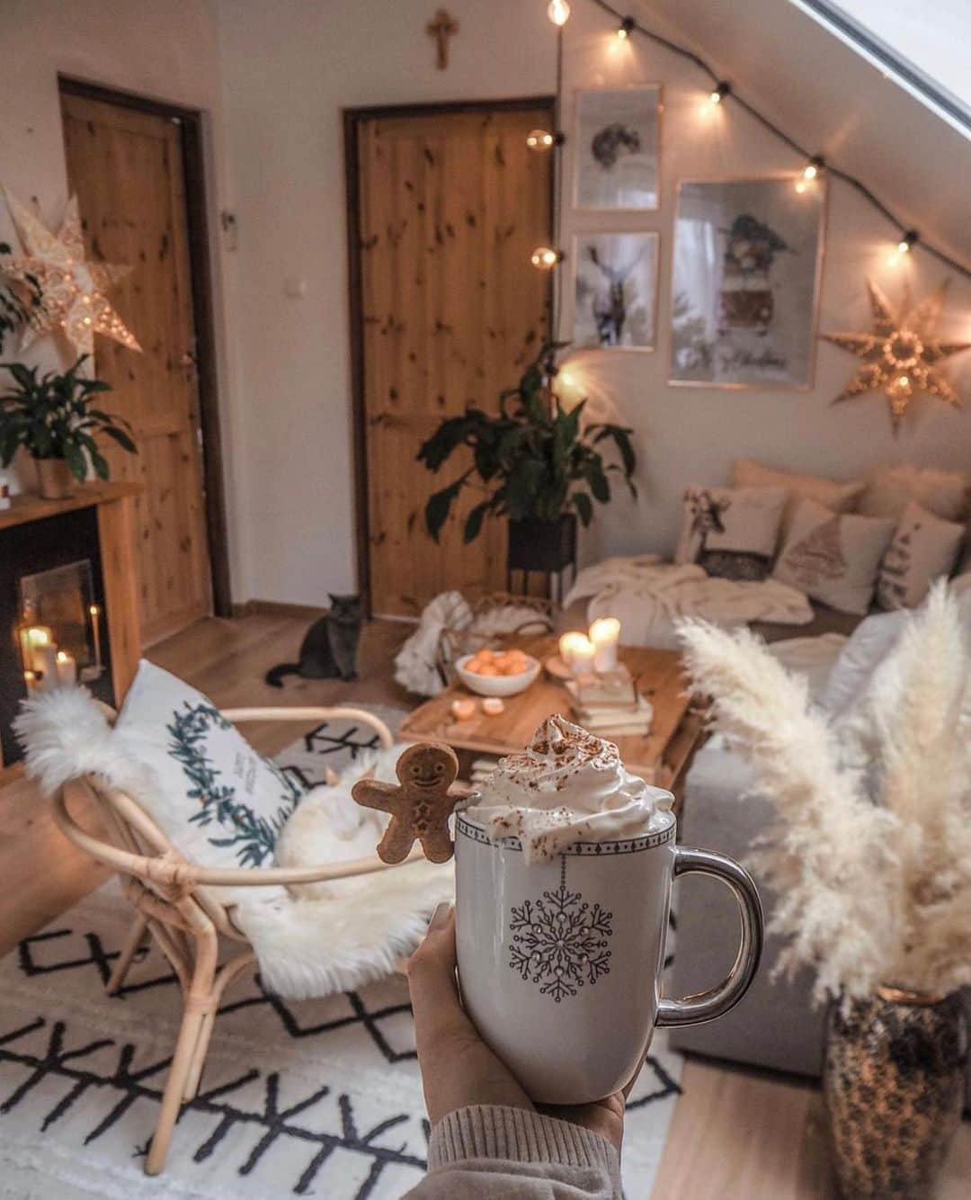 Crazy Roomsのインスタグラム：「What’s your favorite beverage to make at home?! ☕️ ft @tatiana_home_decor」