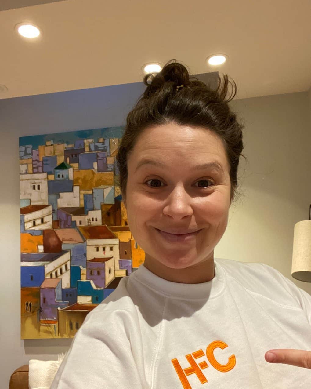 ケイティ・ロウズのインスタグラム：「Sporting and supporting the amazing work by @hilarityforcharity! I LOVE THIS SHIRT and this ORGANIZATION」