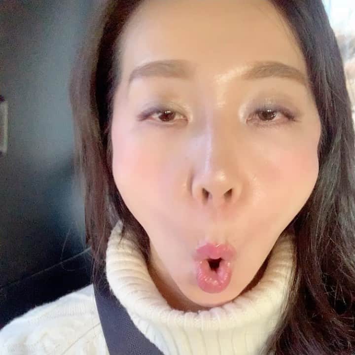 服部水季さんのインスタグラム写真 服部水季instagram 50代の生徒さん あと10日ほどで3ヶ月という時点での変化 顎下のお肉がたっぷりだった頃はお肉が全く掴めない状態だったそう 2ヶ月経つ頃にお肉がつまめて伸びる と変化して 今ここまで変化です