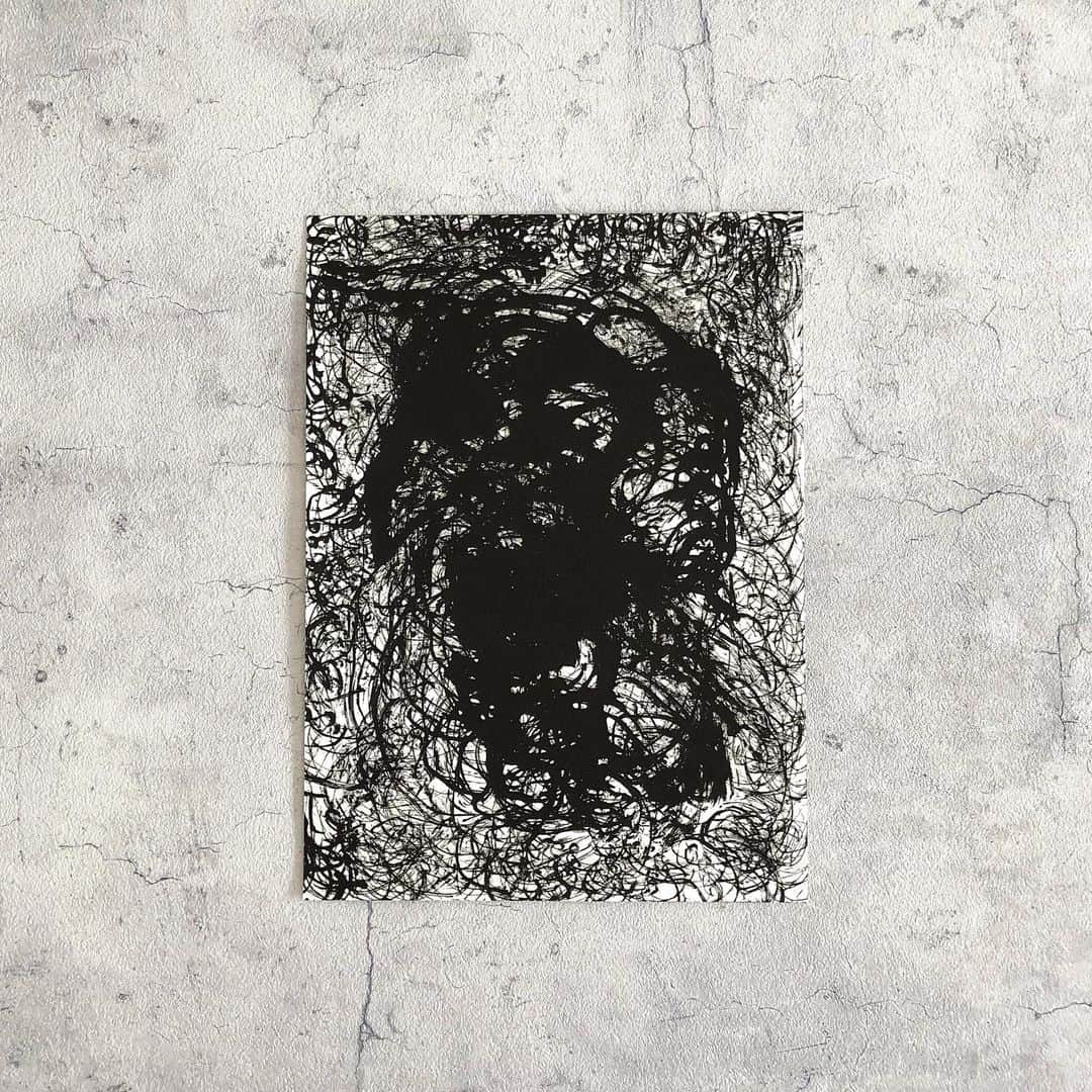 赤間紫動のインスタグラム：「.﻿ #calligraphy#calligrapher#japanesecalligraphy#drawing#art#artlife#artist#design#tokyo#japan#calligrafia#kaligrafi#caligrafo#blackandwhite#kanji#shodo#abstractpainting#abstractartist#abstractart#白黒#书道#서예#書道#書#墨#赤間紫動#shidoakama」
