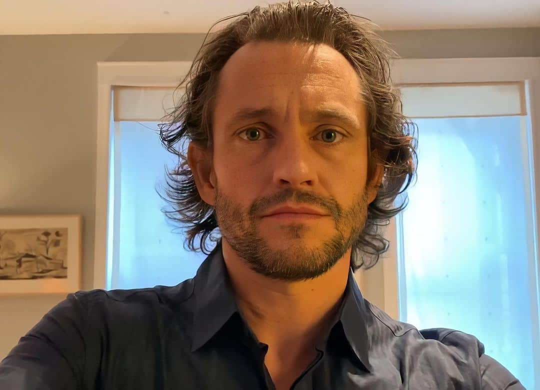 ヒュー・ダンシーさんのインスタグラム写真 - (ヒュー・ダンシーInstagram)「Check the @mariosity #24viralmonologues - @24hourplays with #HughDancy.  This round’s proceeds support @yougottabelievenyc. Help them connect the most vulnerable kids in foster care to the permanent loving families they need and deserve.」12月16日 10時07分 - hugh_dancy