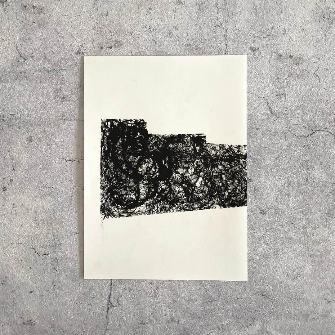 赤間紫動のインスタグラム：「.﻿ #calligraphy#calligrapher#japanesecalligraphy#drawing#art#artlife#artist#design#tokyo#japan#calligrafia#kaligrafi#caligrafo#blackandwhite#kanji#shodo#abstractpainting#abstractartist#abstractart#白黒#书道#서예#書道#書#墨#赤間紫動#shidoakama」