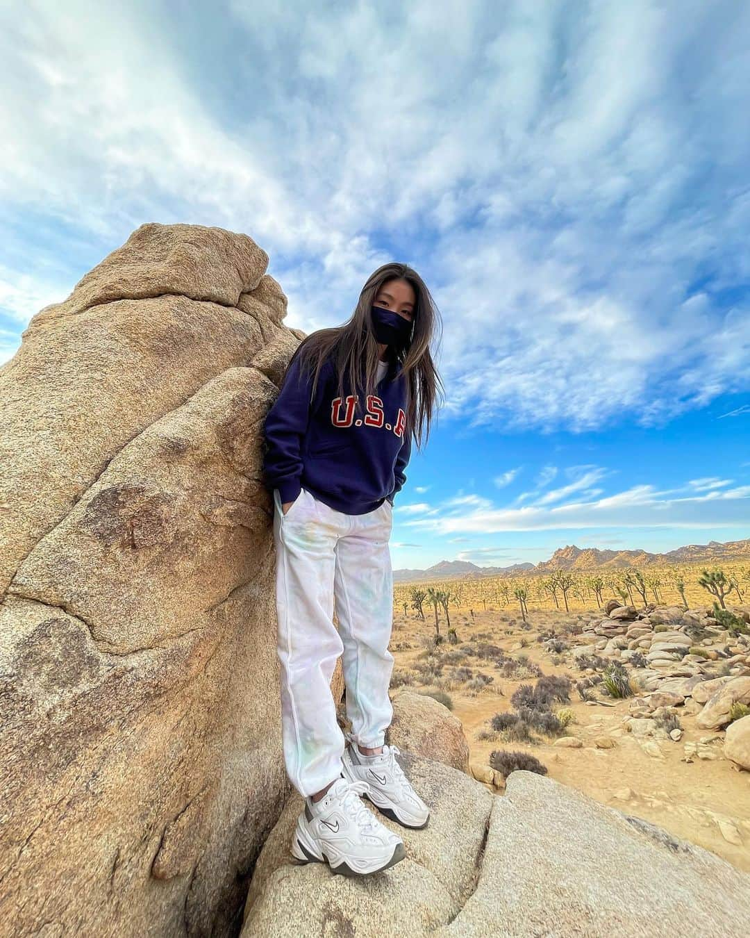 マイア・シブタニのインスタグラム：「Climbed a rock.」