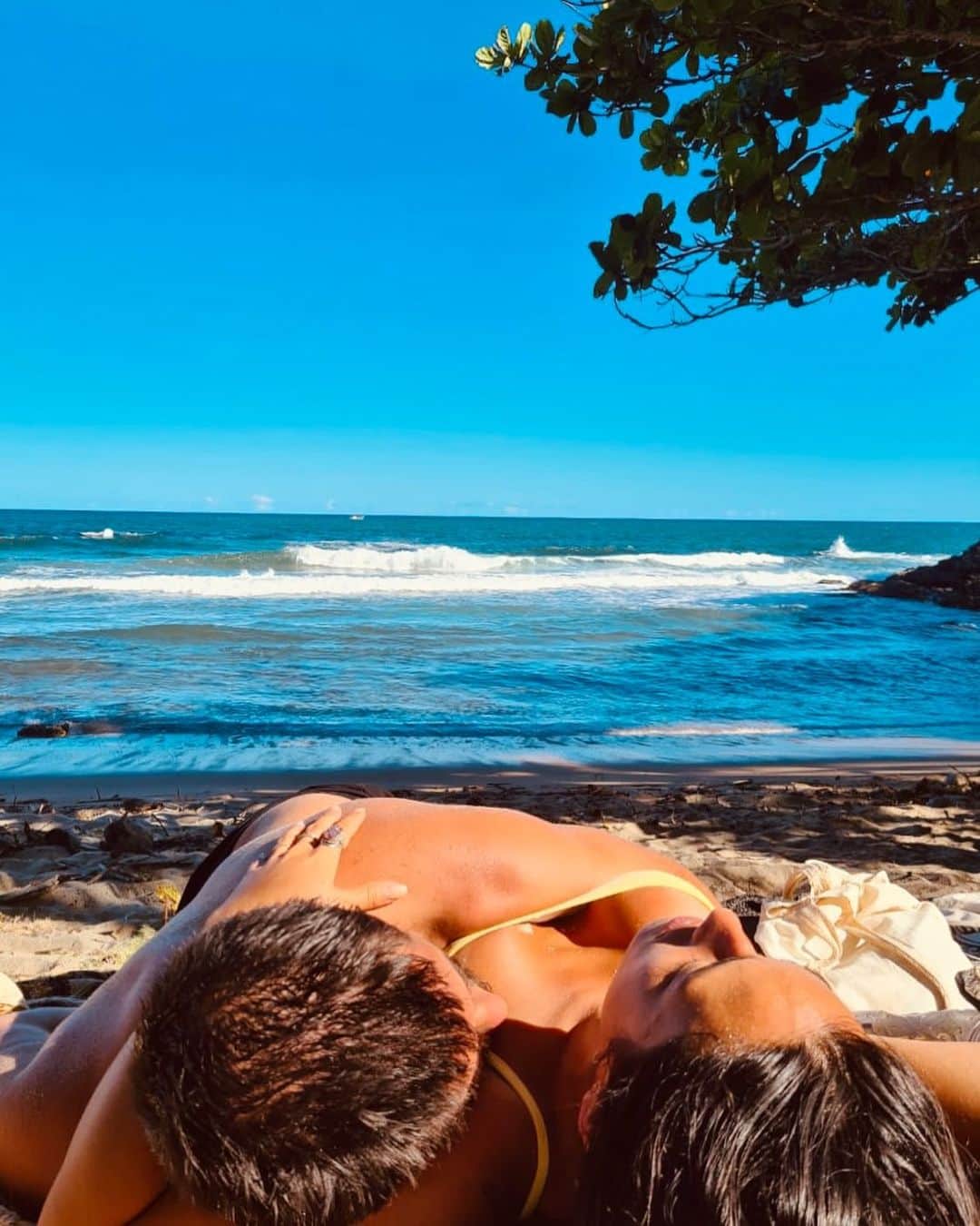 Yanna Lavigne 稲垣アンのインスタグラム：「Acordar assim 🧡 BOM DIAAAA 🕶」