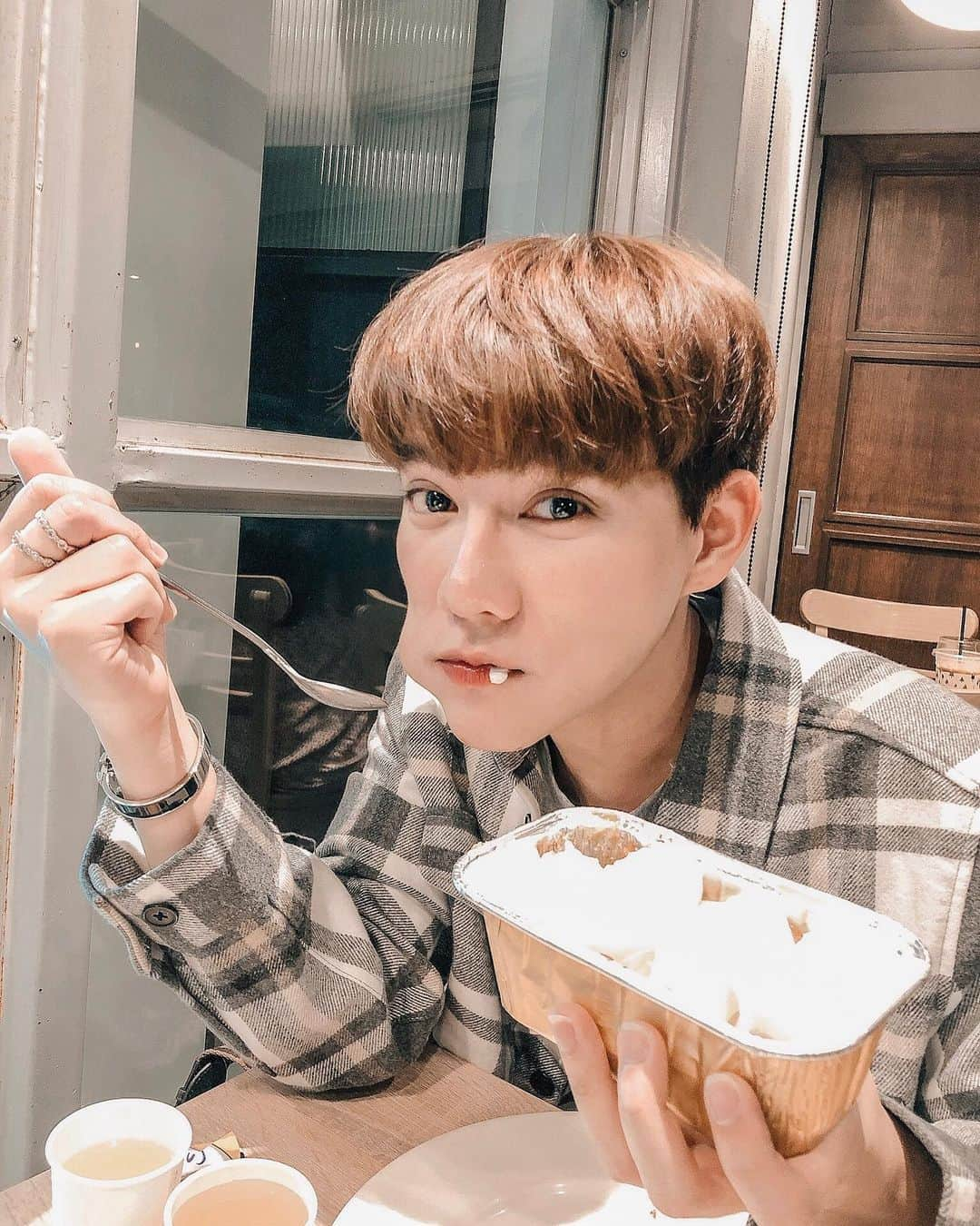 NEWYEARさんのインスタグラム写真 - (NEWYEARInstagram)「กินซักคำมั้ยคับ เดี๋ยวป้อนฮะ🥰🧋」12月16日 20時26分 - newyear_kitiwhut