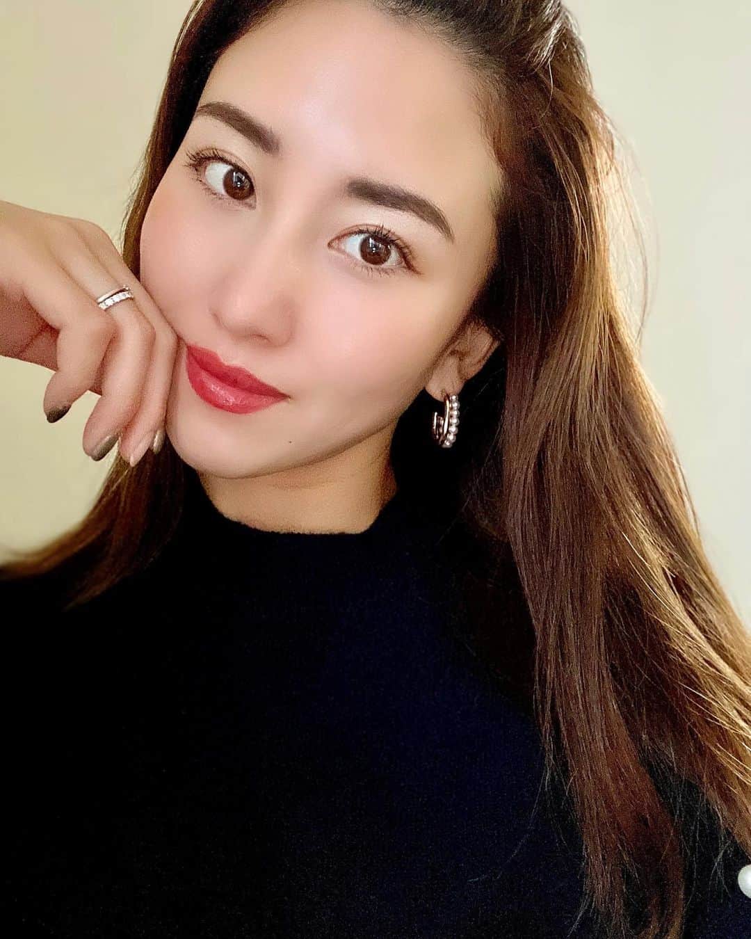 のインスタグラム：「@dahliagsc で ダーマペン×マッサージピールのセットを 受けてきた💆‍♀️ これするとツヤとお肌が本間につるっとなる♥️ ダウンタイムも私はほぼなく 次の日からお化粧できるのも良い✨ . #美容#ダリア銀座#ダリア銀座スキンクリニック #ダーマペン4#マッサージピール#美肌ケア #アンチエイジング#クリニック#裸眼メイク」