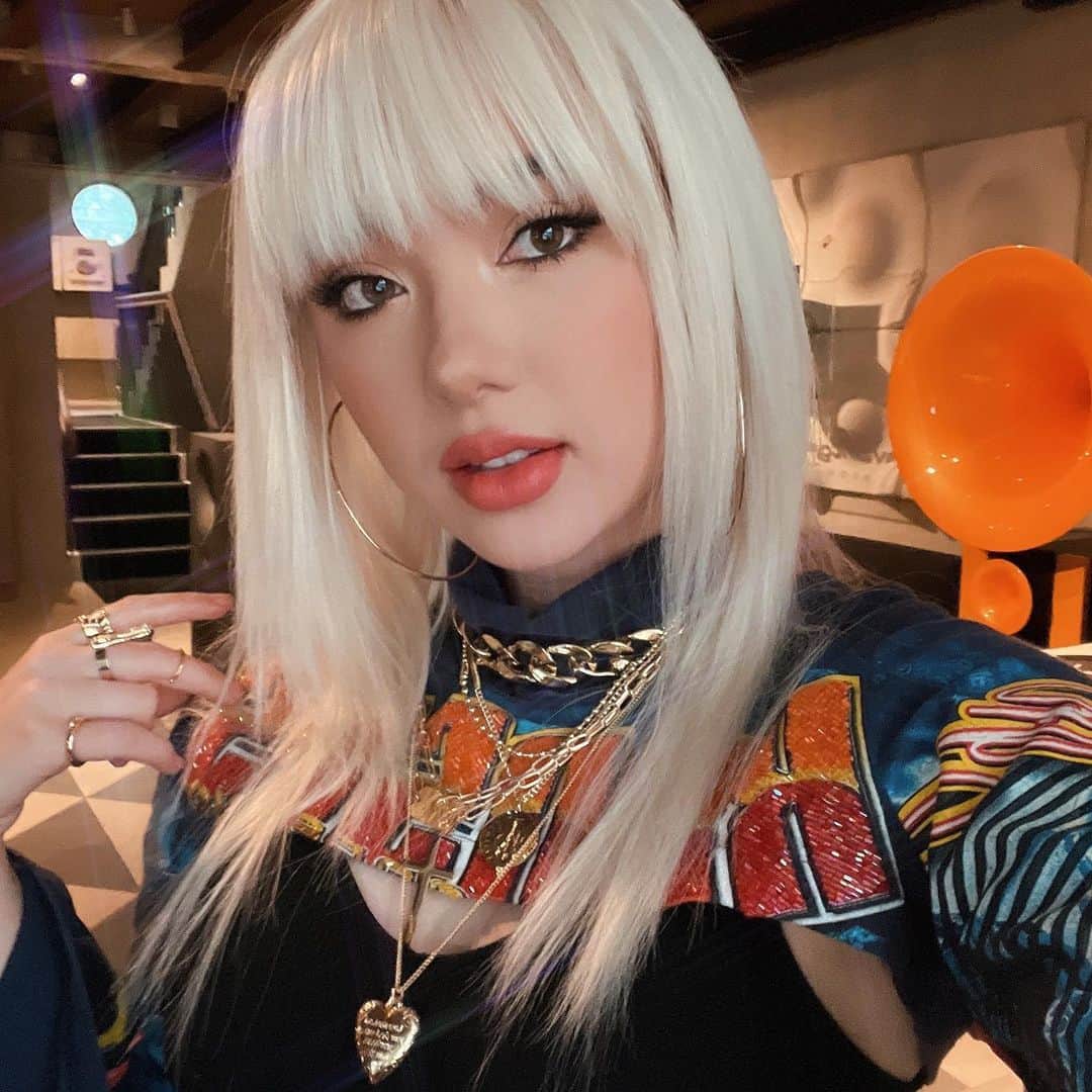 ヤンニーン・ワイゲルのインスタグラム：「อุ้บ🙊」