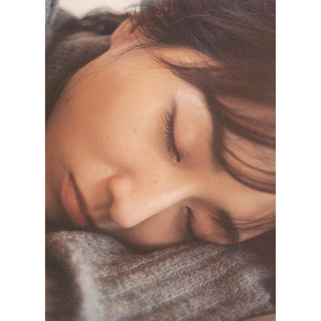 フラーム（事務所）さんのインスタグラム写真 - (フラーム（事務所）Instagram)「寝シリーズ😴💤  #田中みな実 #マネさんカメラ #フラーム」12月16日 20時28分 - flamme_official_film