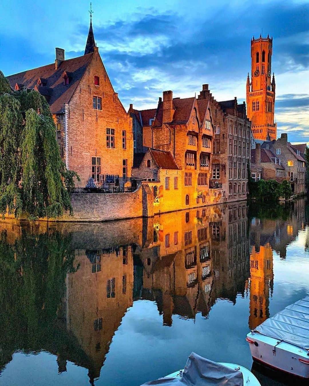 Live To Exploreさんのインスタグラム写真 - (Live To ExploreInstagram)「City of Brugge in Belgium Photos by @jusanders23  Comment down below your thought about the photo!」12月16日 20時44分 - welivetoexplore