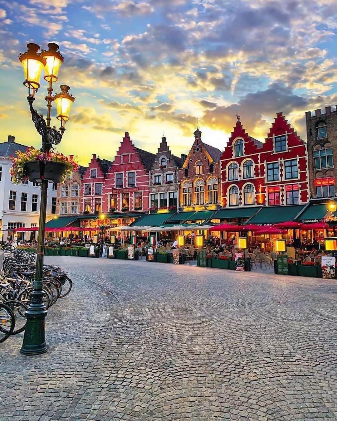 Live To Exploreさんのインスタグラム写真 - (Live To ExploreInstagram)「City of Brugge in Belgium Photos by @jusanders23  Comment down below your thought about the photo!」12月16日 20時44分 - welivetoexplore