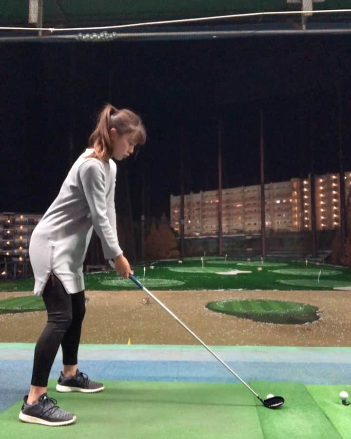 のインスタグラム：「フェアウェイウッド⛳️ たしかスプーン！  #練習#打ちっぱなし＃打ちっ放し#スイング動画#ゴルフスイング#ゴルフ#ゴルフ女子#ゴルフ男子#ゴルフコーデ#ゴルフウェア#スポーツ#スポーツ女子#golf#golfgirl#instagolf#golffashion#golfswing#golfstagram#골프#高尔夫」