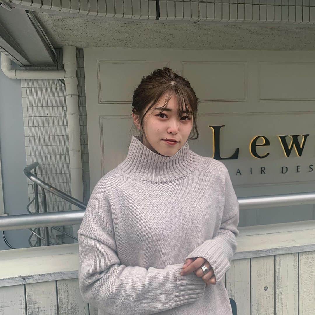 よしかわなみのインスタグラム：「ㅤㅤㅤ やっと染めに行けた〜！ 今回はほんの少しカーキっぽく🍃 ㅤㅤ いつも @lewin.nakano さんのところ行ってるけど ちゃんとセットしてもらったのは初めてだったかも！ ありがとうございます♡ ㅤㅤㅤㅤㅤㅤㅤㅤ」