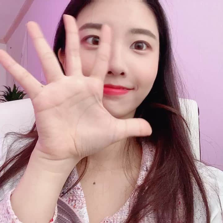 suna（ソナ）のインスタグラム：「셋팅이 생각보다 일찍 끝났어요!!아홉시에 켤게요❣️」