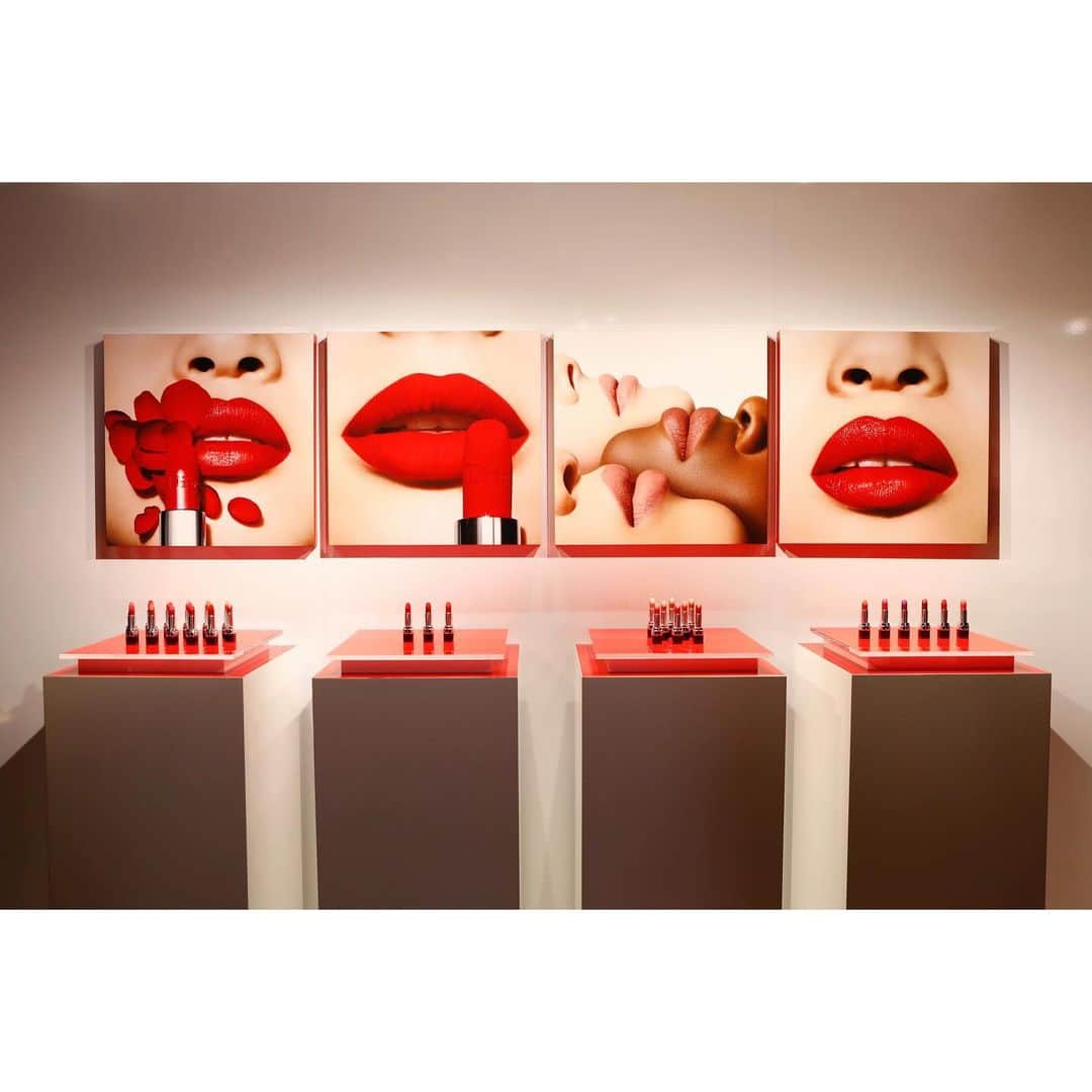 高田里穂さんのインスタグラム写真 - (高田里穂Instagram)「diorの新作コスメを体感してきました🌹  美しい仕上がりが24時間続くファンデーション 『フォーエヴァー クッション』と 使うたびに、しなやかな唇へ導いてくれる 『新ルージュ ディオール』。 皆さんもぜひお試しください♡  #ルージュディオール #ディオールスキンフォーエヴァー @diormakeup @dior」12月16日 20時52分 - riho__takada
