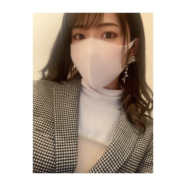金澤朋子さんのインスタグラム写真 - (金澤朋子Instagram)「. . 本日はトークのお仕事があったのですが、ちょこちょこ噛んでしまって反省…😅 . きっと寒かったからだね！ 寒さのせいだよね！！！笑 . #juicejuice #金澤朋子 #言い訳」12月16日 20時45分 - tomoko_kanazawa.official