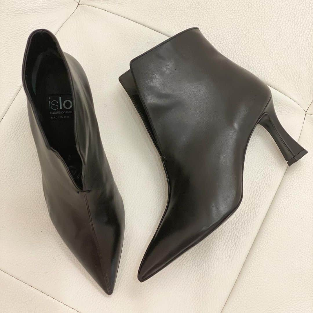 イズロさんのインスタグラム写真 - (イズロInstagram)「#islo #isabellalorusso #isabellalorussoshoes #shoes #ankleboots #leather #tacchi #heels #fasionstyle #moda #shopping #melody #staytuned #shoppingonline #madeinitaly」12月16日 20時54分 - islo_isabellalorusso