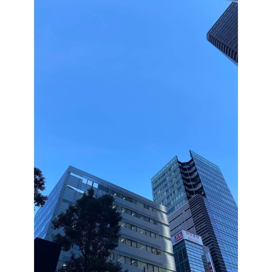 西村志野さんのインスタグラム写真 - (西村志野Instagram)「＊ いい天気！ですが寒い❄️ 今週、今シーズン初めてダウンコートで 過ごしています☃️ ＊ きょうは四国でも雪が降ったみたいで... みなさんも暖かくしてお過ごしください✨ ＊ #winter #ダウンコート #☃️  #暖かくして過ごしましょう #青空」12月16日 20時58分 - shinonishimura_