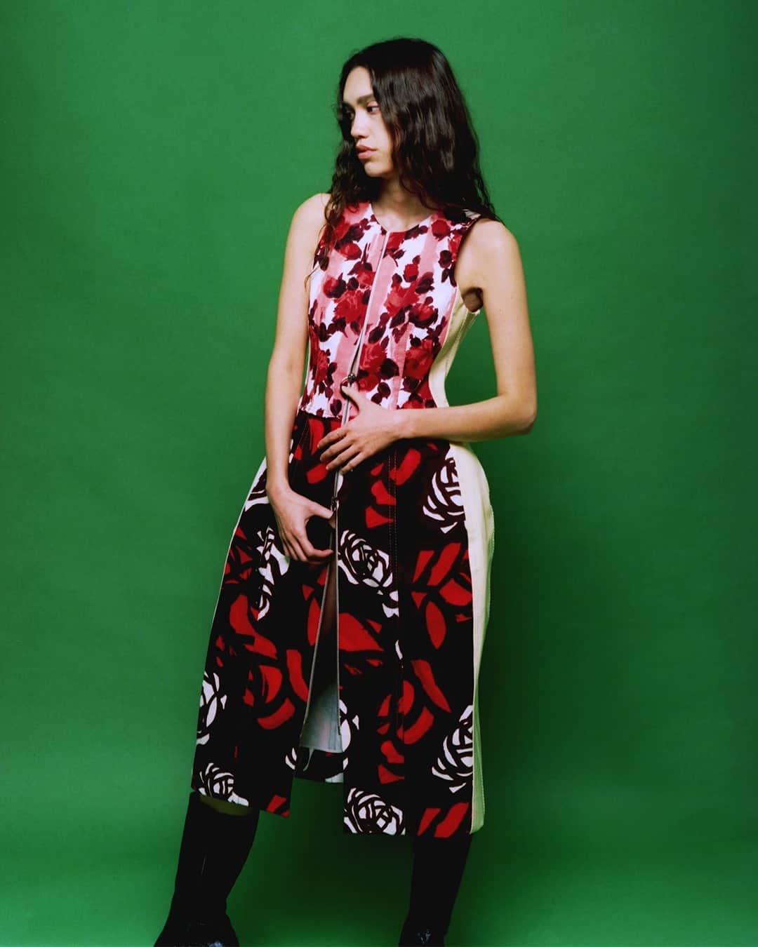 エルエヌシーシーのインスタグラム：「ARCHIVE 07 invites you back to Spring/Summer 18 as LN-CC shares selected showpieces from Marni’s creative director Francesco Risso’s second women’s catwalk presentation available to shop for a period of ten days only. London-based photographer Ottilie Landmark shoots Zarina Shukri wearing the finest finds from the curated selection.  @marni @Ottilielandmark @zarinashukri @emmamatell」