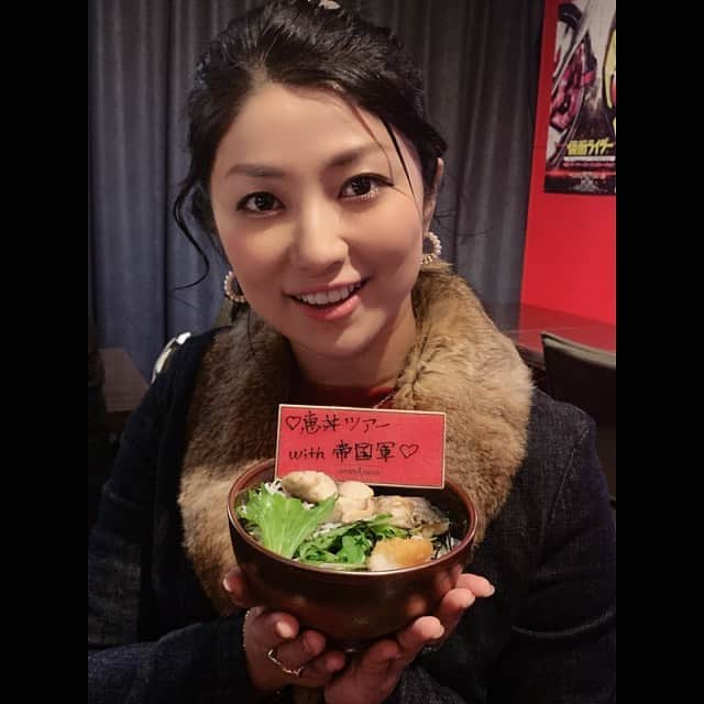 柳沢ななさんのインスタグラム写真 - (柳沢ななInstagram)「そして、明日までの限定メニューなんですが…！恵の大好物「焼き魚定食」仕立ての丼が販売されているので、時間がある人はぜひ行ってください♥️. . 食べずして、今年は終われぬ、恵丼。 . . #仮面ライダーイクサ #麻生恵 #仮面ライダーキバ #仮面ライダーザダイナー #仮面ライダー」12月16日 21時02分 - nana_yanagisawa