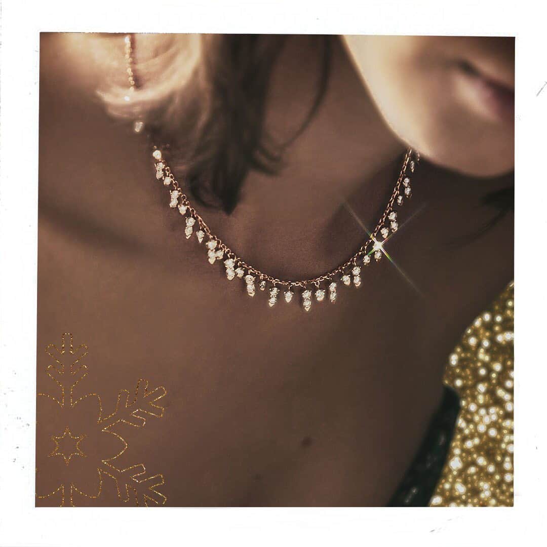 のインスタグラム：「Be the light of the 𝒑𝒂𝒓𝒕𝒚 with the #PiagetSunlight fluid necklace, a piece that reflects and 𝒎𝒂𝒈𝒏𝒊𝒇𝒊𝒆𝒔 your glow. - #Piaget #LuxuryNecklace #DiamondNecklace #PiagetHoliday #ExtraordinaryHoliday」