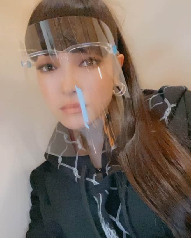 TANAKA ALICEのインスタグラム：「😷🤍」