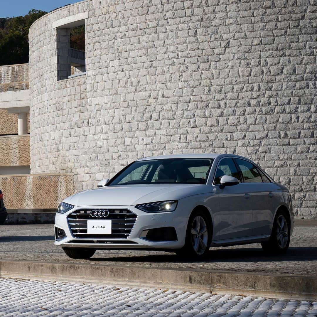 Audi Japan Sales / アウディジャパン販売さんのインスタグラム写真 - (Audi Japan Sales / アウディジャパン販売Instagram)「先日5年ぶりのアップデートを果たしたAudiを代表するベストセラーモデル #AudiA4。 ⾼効率と快適な⾛⾏性能を実現する12Vマイルドハイブリッドと進化したquattroで、⻑距離でも疲れの出ない快適性と圧倒的なパフォーマンスを引き出します。  #AJS のオフィシャルサイトでは、スペシャルコンテンツ「四国地方の魅力を存分に満喫 Audi A4で行くコンフォートドライブ」を公開しております。ぜひご確認ください @audi.japan.sales  #Audi #A4 #myaudi #audistyle #car #アウディ #ドライブ #車 #愛車 #外車 #ドイツ車 #車好き #車好きな人と繋がりたい #アウディ女子 #車好き男子」12月16日 21時15分 - audi.japan.sales