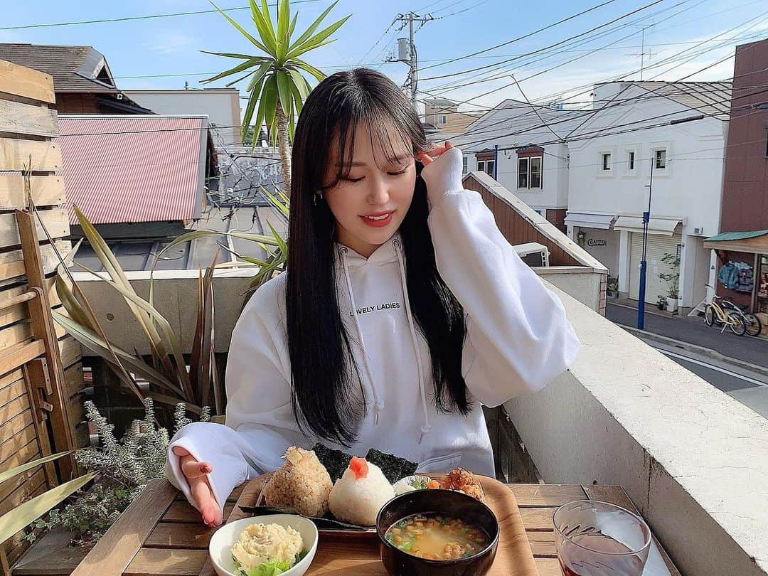 AKARIのインスタグラム：「#かまくらむすび茶屋  早起き頑張ってランチすると めっちゃ気分いい🐏♡」