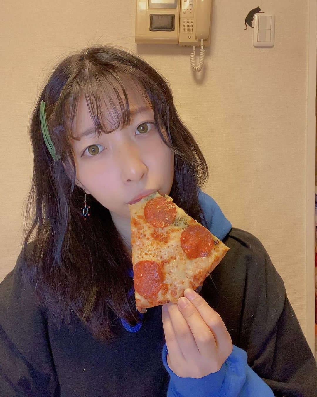 佐藤梨菜さんのインスタグラム写真 - (佐藤梨菜Instagram)「ヒッピースタイル風🍕🍺  #ヒッピー　#髪の毛 #ヘアアレンジ  #ピザ #檸檬堂 #머리스타그램 #hairstyle #feam #idol #いいね #コメント大歓迎 #좋아요 #좋아요환영 #팔로우미」12月16日 21時21分 - _ri7_s2