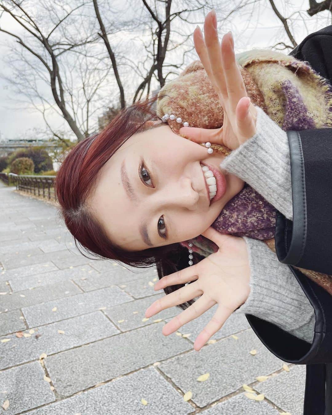 福井千佳さんのインスタグラム写真 - (福井千佳Instagram)「. . 🙌 . . . 静止画でも煩い。 顔のシワ🤣 . #冬旅#フレームイン#散歩 . . 明日の撮影も、頑張ろ楽しもう♡ . #model#fashionmodel#모델#和装モデル#webモデル#関西モデル#東京モデル#partsmodel#作品撮り#フリーランス#freelance#福井千佳#chika_fukui#インフルエンサー#beauty#followme#style#おしゃれさんと繋がりたい#picoftheday#japan#handmadeaccessory#ハンドメイドアクセサリー#いいね返し#패션#좋아요#좋아요반사#좋아요환영」12月16日 21時24分 - chika291