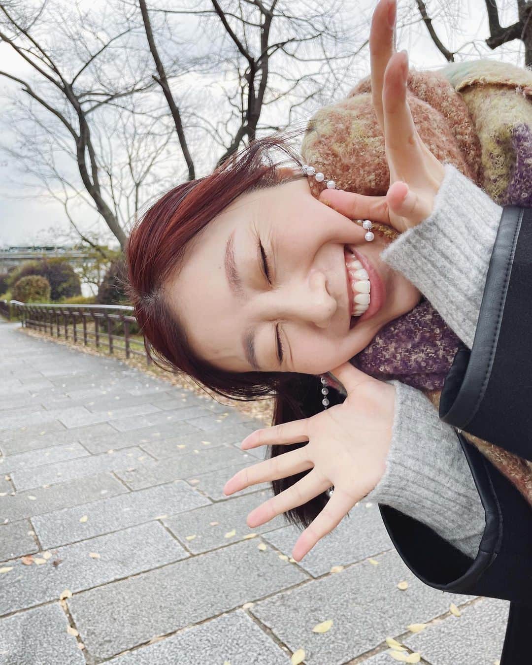 福井千佳さんのインスタグラム写真 - (福井千佳Instagram)「. . 🙌 . . . 静止画でも煩い。 顔のシワ🤣 . #冬旅#フレームイン#散歩 . . 明日の撮影も、頑張ろ楽しもう♡ . #model#fashionmodel#모델#和装モデル#webモデル#関西モデル#東京モデル#partsmodel#作品撮り#フリーランス#freelance#福井千佳#chika_fukui#インフルエンサー#beauty#followme#style#おしゃれさんと繋がりたい#picoftheday#japan#handmadeaccessory#ハンドメイドアクセサリー#いいね返し#패션#좋아요#좋아요반사#좋아요환영」12月16日 21時24分 - chika291