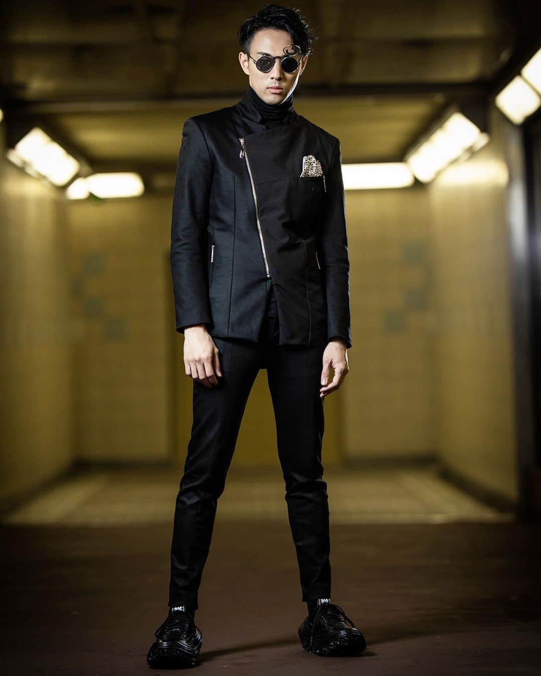 𝐑𝐄𝐀𝐓𝐌𝐎のインスタグラム：「Photo by @shinsukagram  Shoes @magarimono_official  Diamond globe @annamurakami  Outfit @yuimanakazato Sunglasses #hitekdesignslondon  #magarimono #yuimanakazato #shinsukeyausi #annamurakami #REATMO #fashion #hifashion #beatbox #Greatconjunction @iconiaavantgarde #michaeljackson #mj #michaeljacksonforever」
