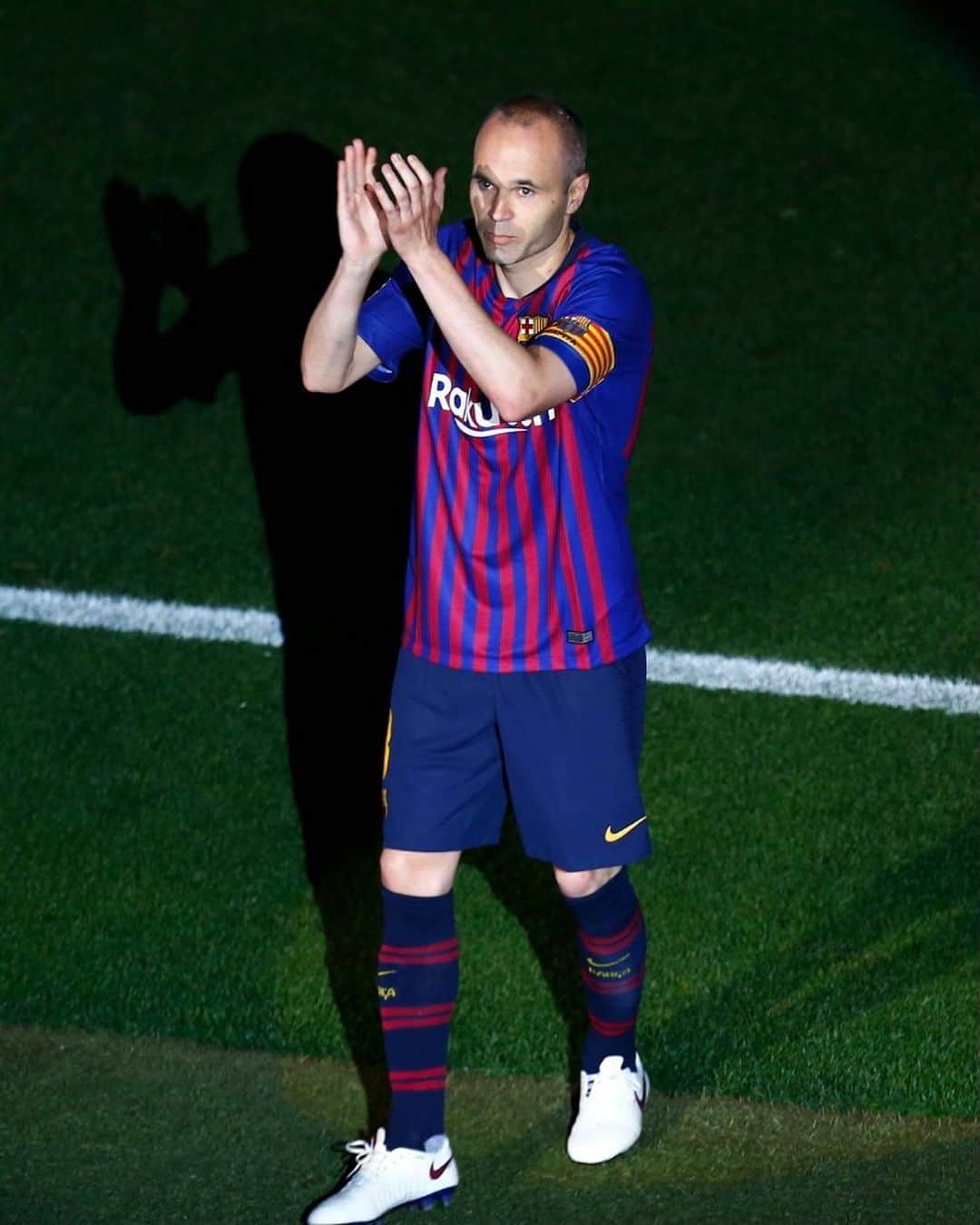 LFPさんのインスタグラム写真 - (LFPInstagram)「Your magic will always be there. We are already waiting for your return, champion. Wishing you a speedy recovery, @andresiniesta8! 💪❤️  La magia seguirá ahí. Nosotros ya estamos esperándote, campeón. ¡Un día menos para volver, #Iniesta! 💪❤️  #LaLiga #LaLigaSantander #Football #LaLigaIcons」12月16日 21時28分 - laliga